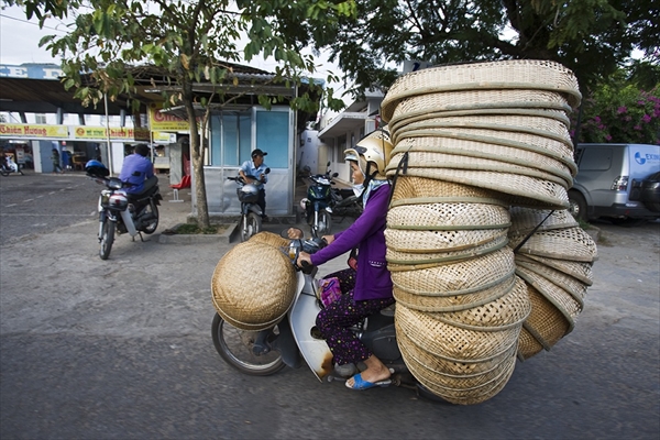 ちょっと積み過ぎじゃないですか？　タイで活躍中の原付バイク「カブ」の使われ方が想像の斜め上だった004